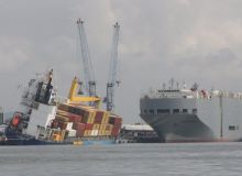Se hunde barco carguero en Mazatlán