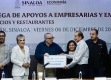 Entregan 62.5 MDP a comerciantes pequeños y restauranteros.