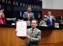 Homenaje a JC Chávez; vedetismo o lisonja en el Senado de la República