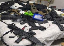Aseguran 200 armas y lanza cohetes en tres residencias conectadas por un túnel