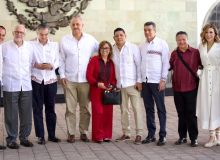 Gobernadores asisten  a la ceremonia del Natalicio de Benito Juárez