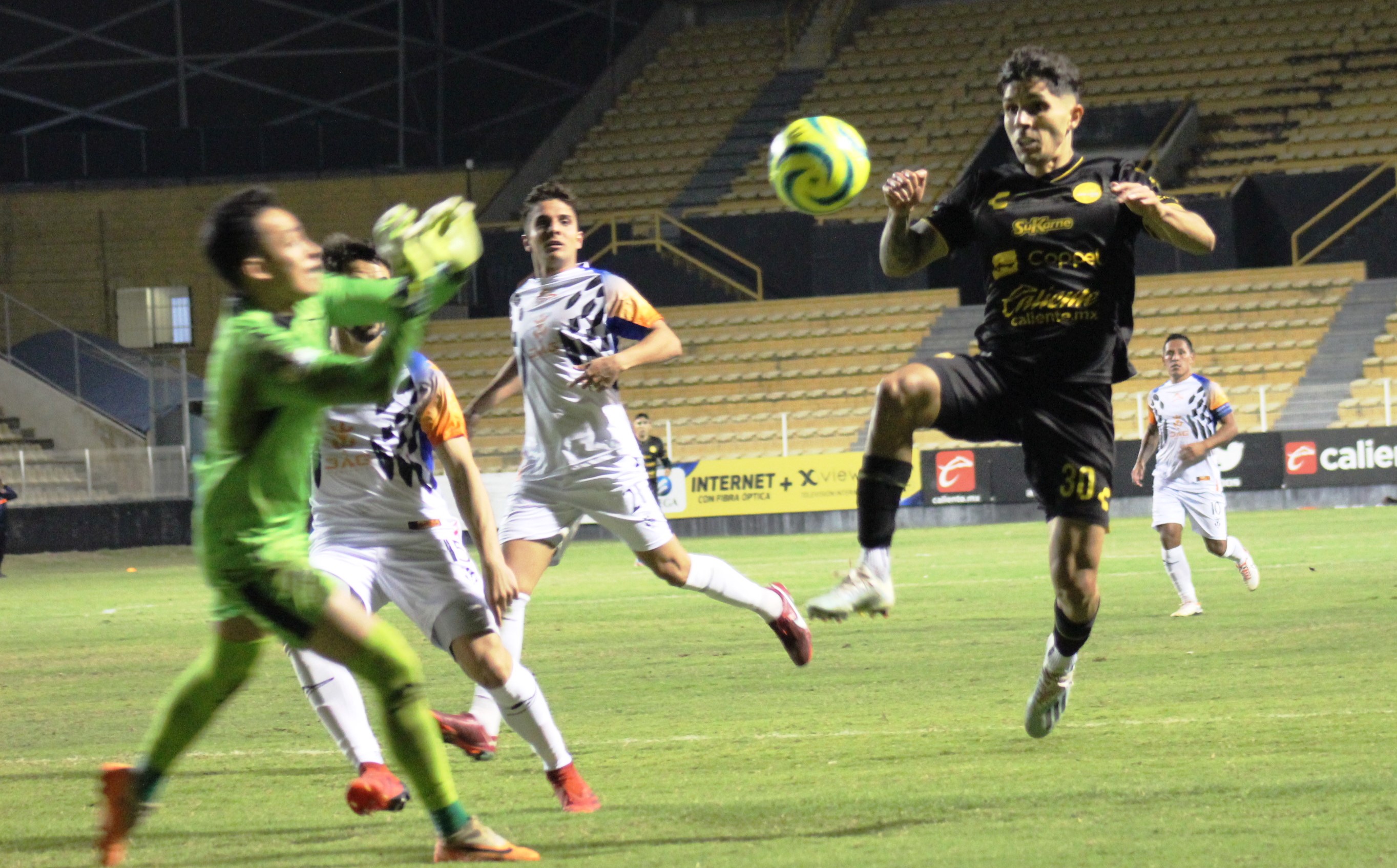 Dorados de Sinaloa alegró a su afición con goleada 3-0 a Correcaminos.