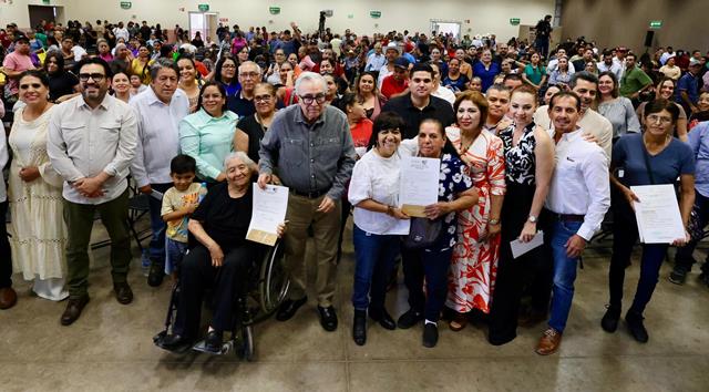 Certeza juridica patrimonial a 25 familias de Sinaloa