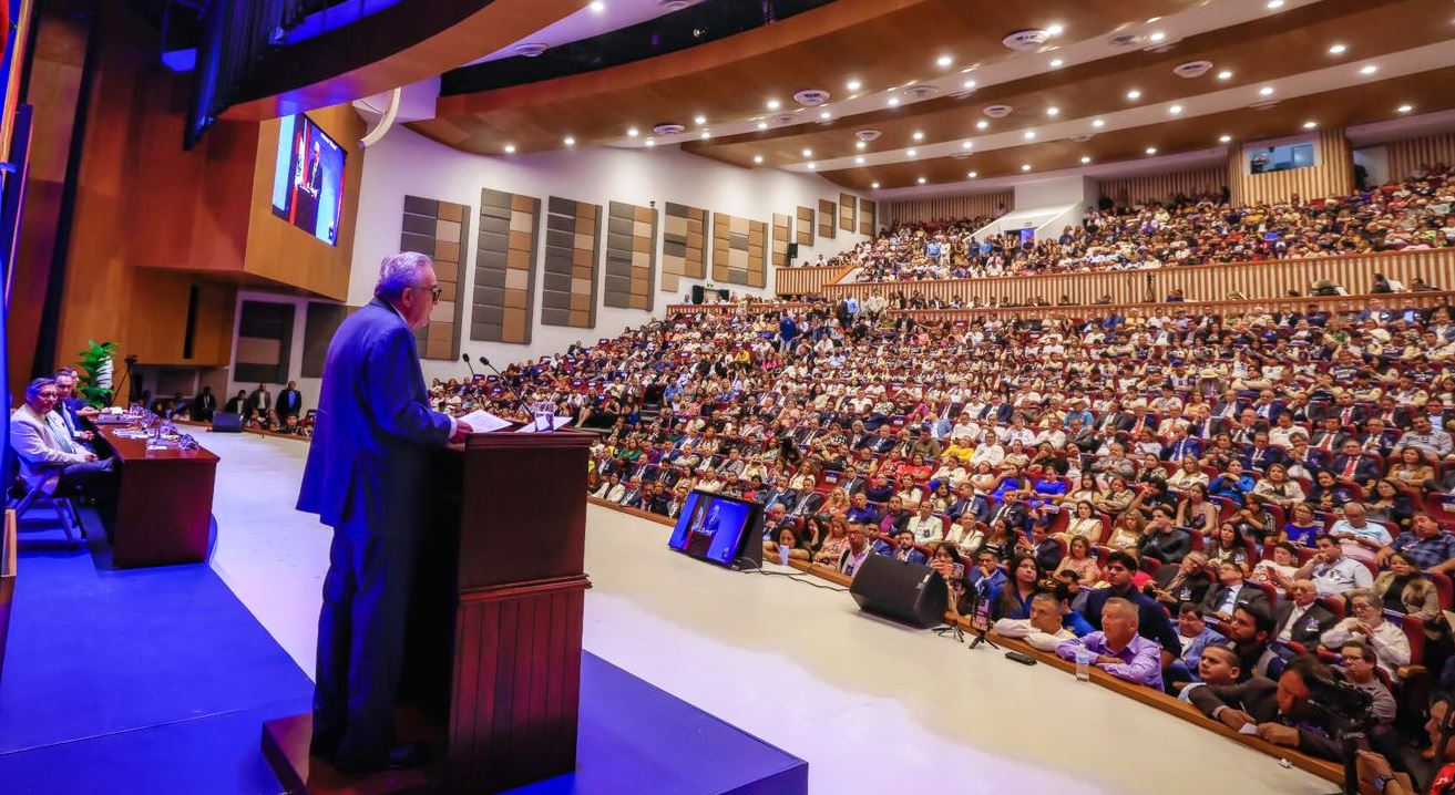 Rocha en auditorio UAS
